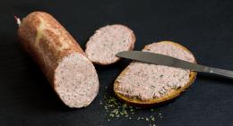 Hausmacher Leberwurst mit frischer Zwiebel