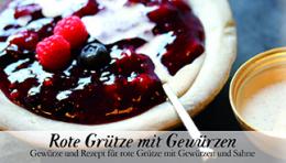 Rote Grütze mit Gewürzen und Sahne